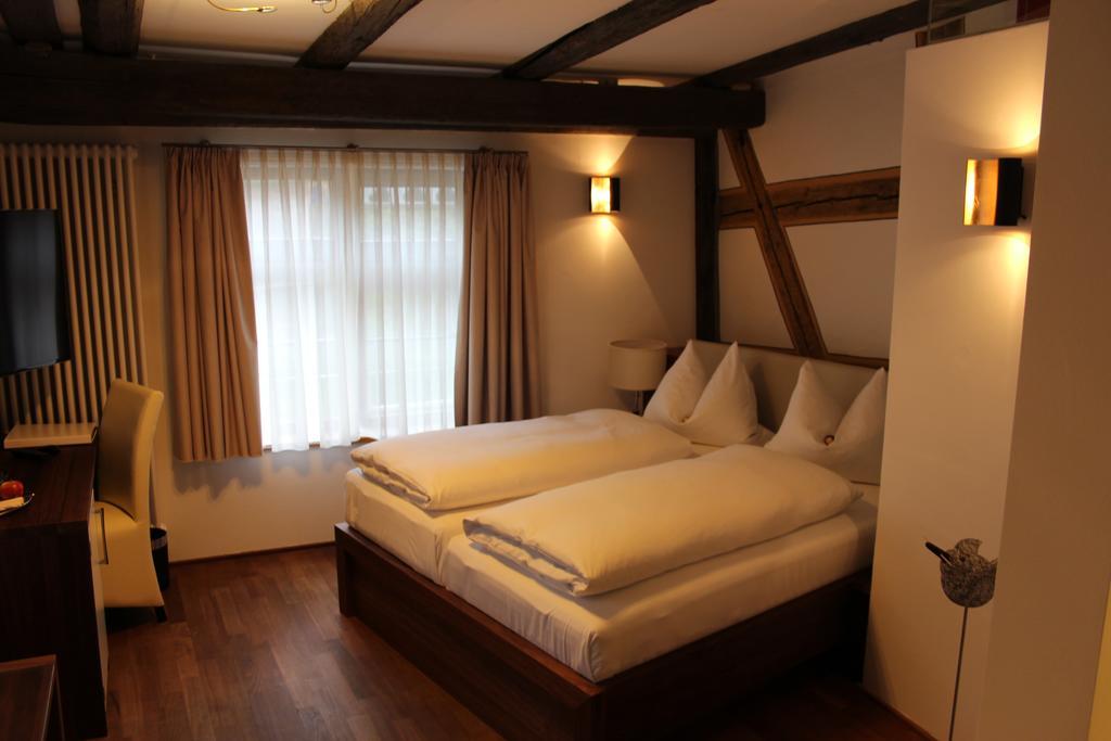 Hotel Schmales Haus Ульм Номер фото