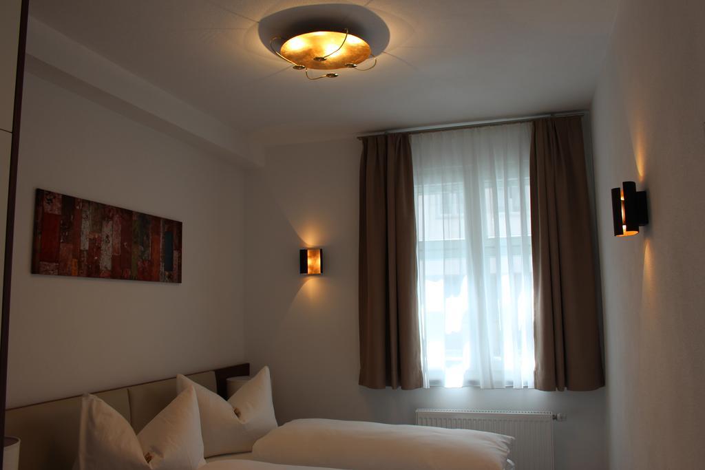 Hotel Schmales Haus Ульм Екстер'єр фото