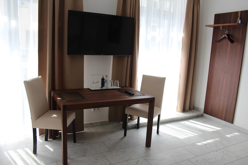 Hotel Schmales Haus Ульм Екстер'єр фото